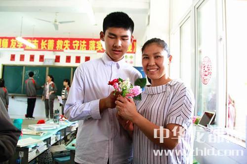 母親節(jié)，周口高中生這樣過！