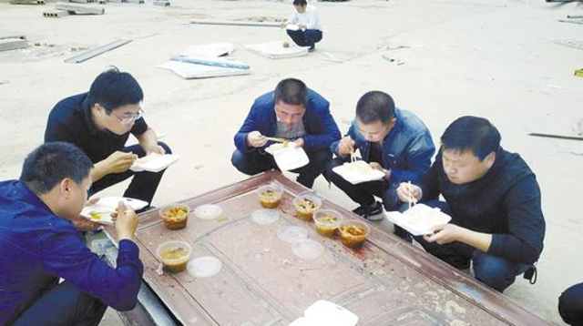 為了“創(chuàng)衛(wèi)”，他們蠻拼的