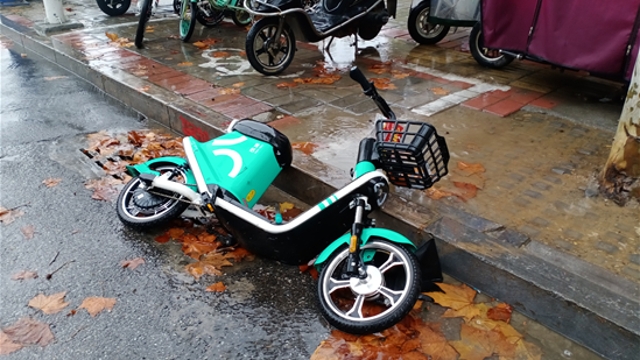 請(qǐng)把車子放好吧！